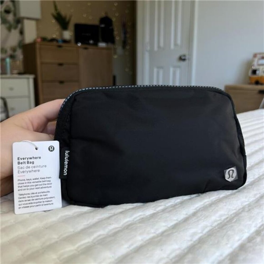 Lululemon athletica Black Everywhere Belt Bag & NEW With Tags